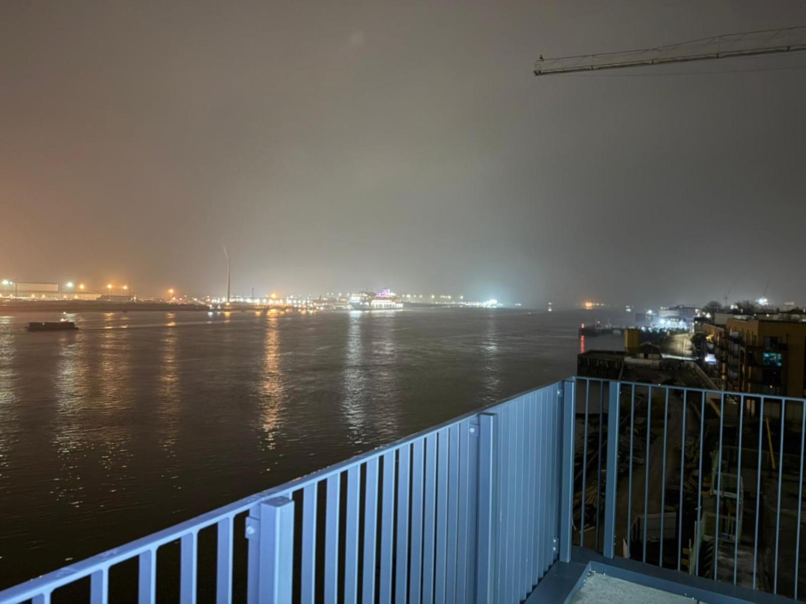 Serenity Waterfront 2 Bed Apartment Northfleet Exterior photo